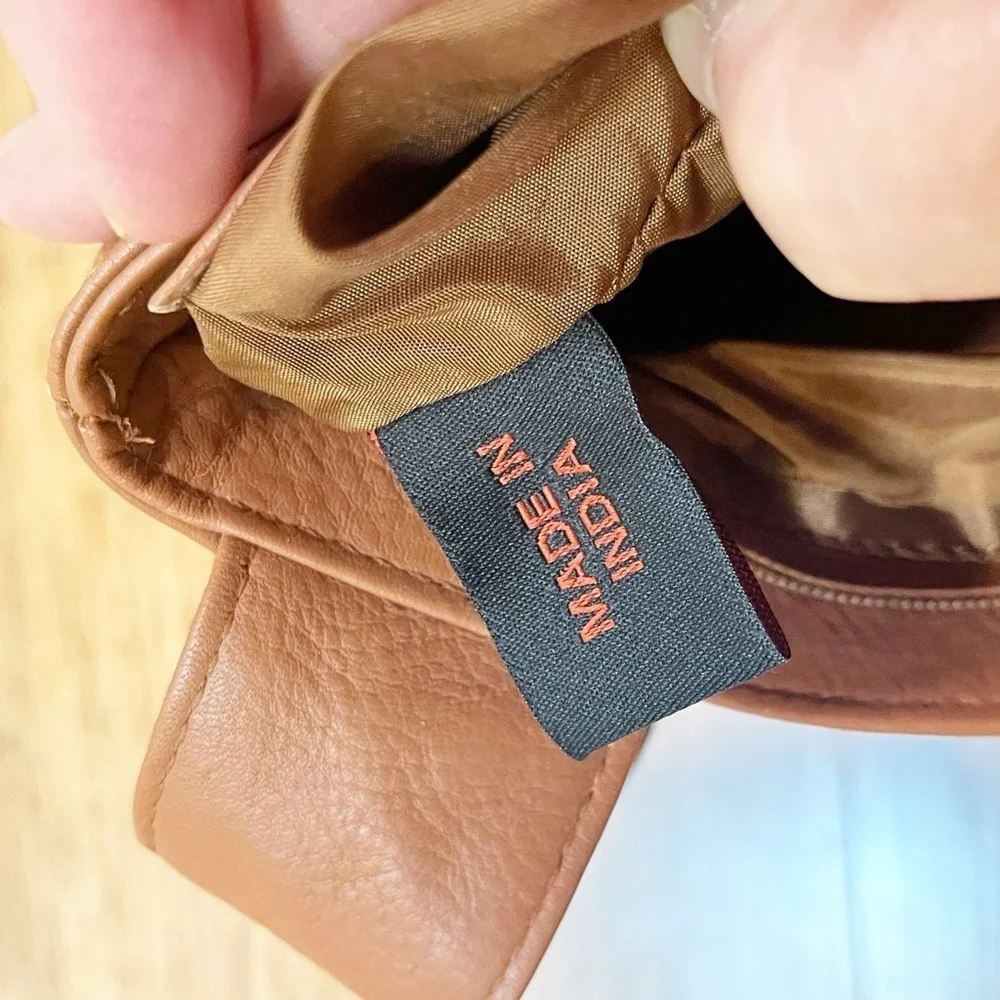 Paul & Taylor USA Caramel Brown Leather Crossbody Bag adjustable strap. Like new - Picture 9 of 12